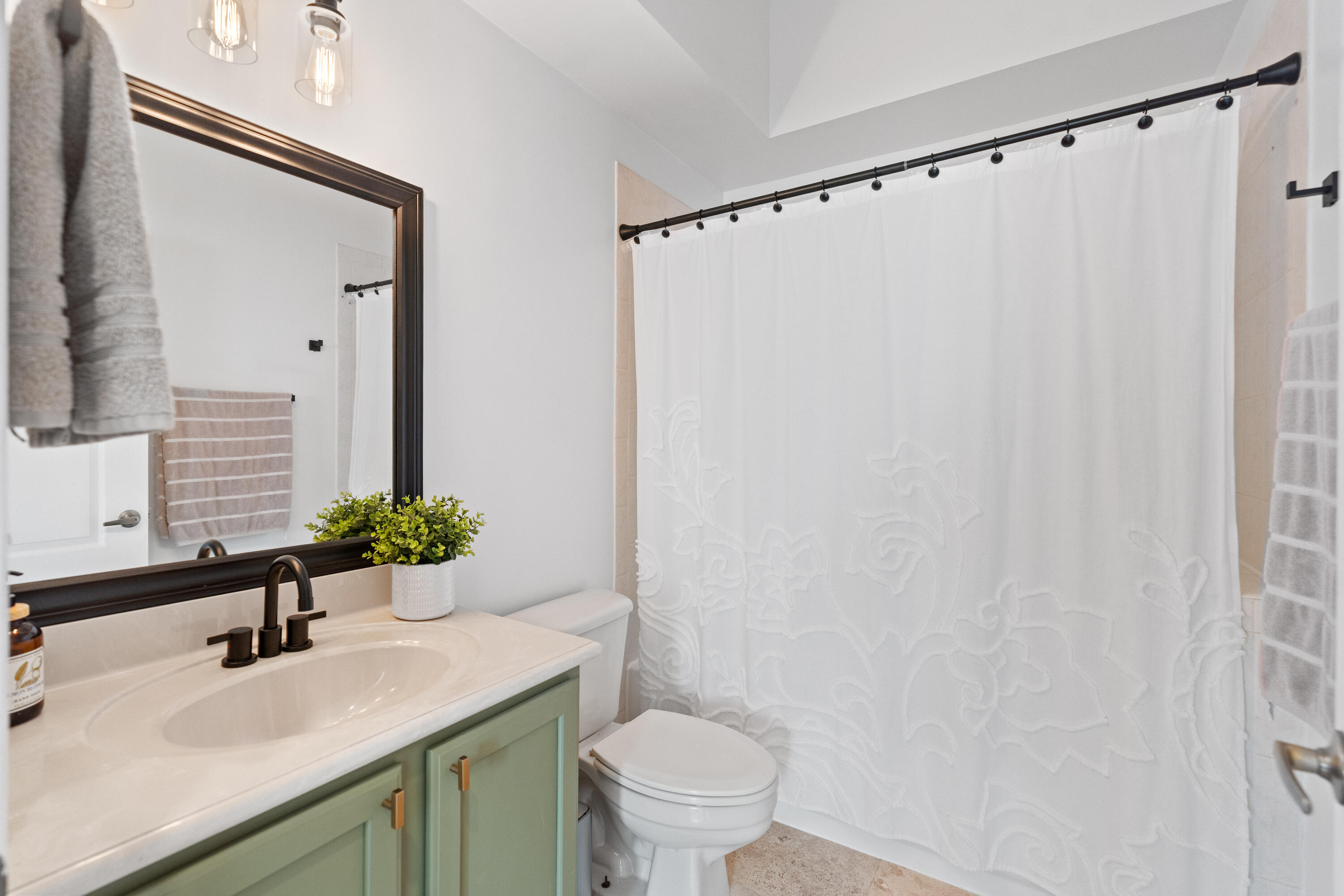 POD 10 AT MONARCH LAKES - Residential