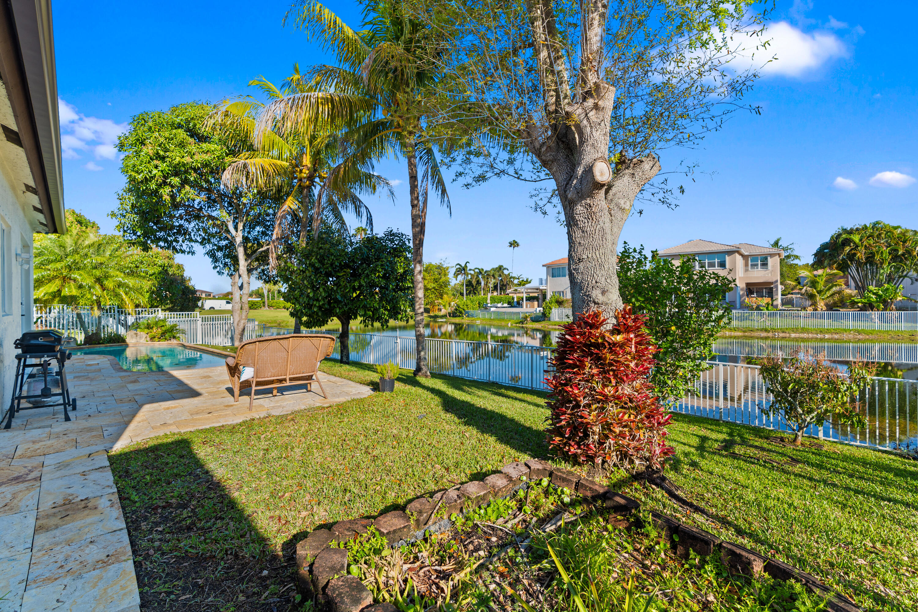 POD 10 AT MONARCH LAKES - Residential