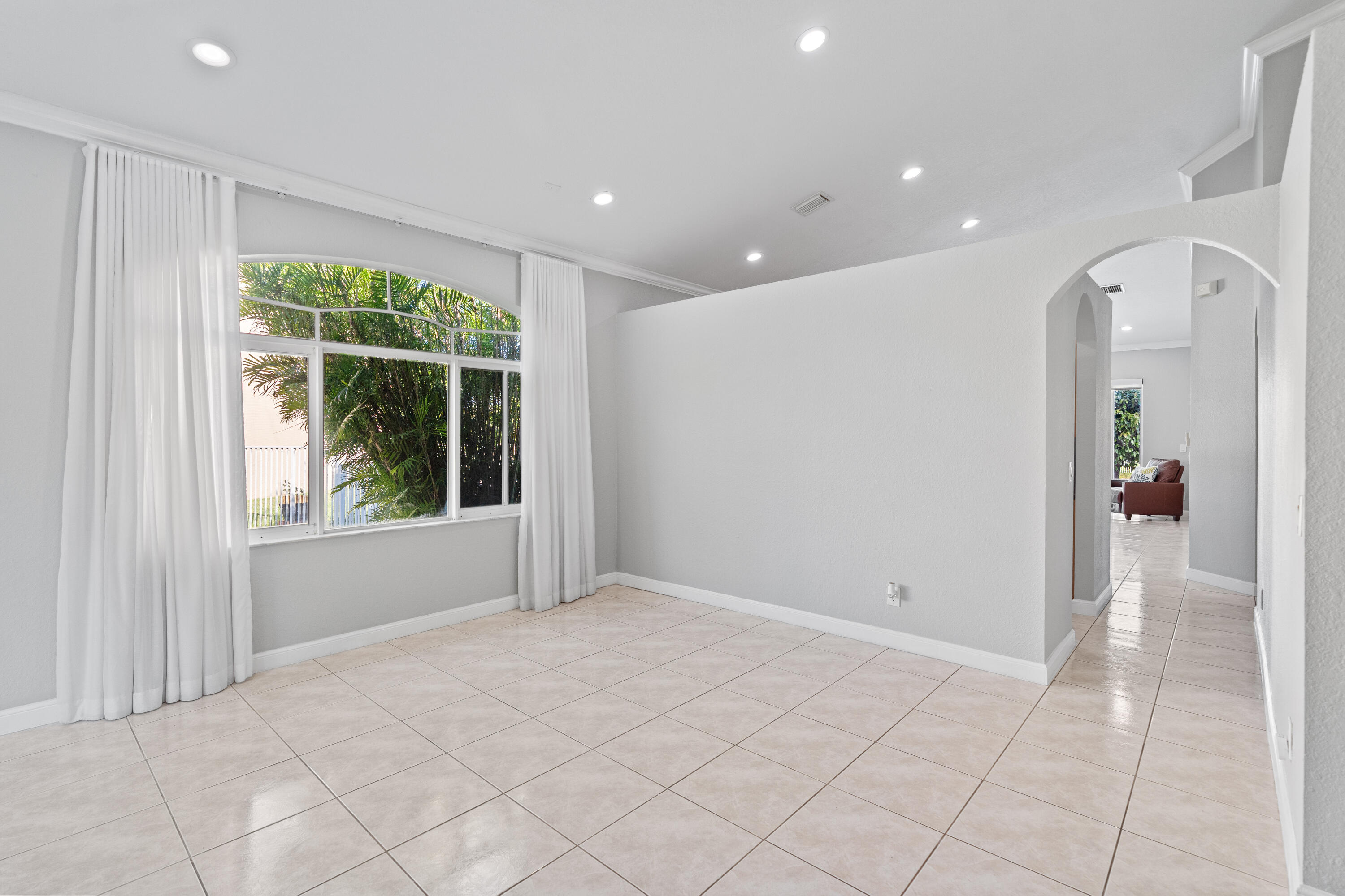 POD 10 AT MONARCH LAKES - Residential