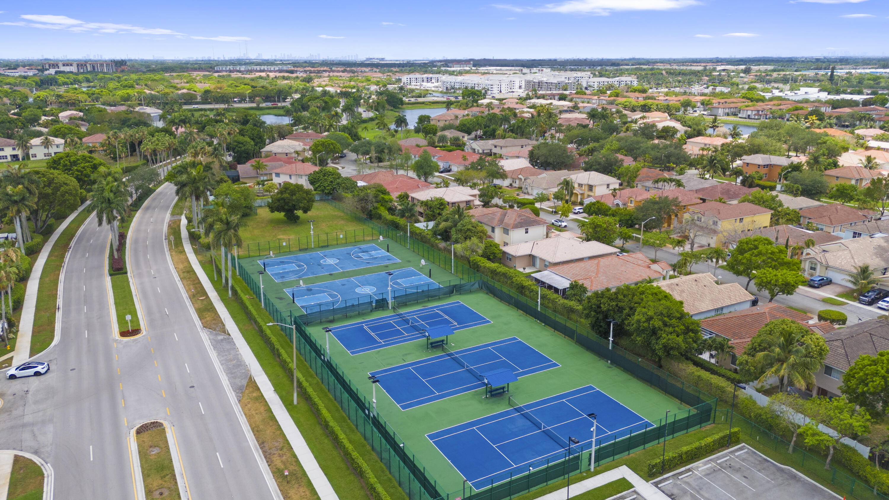 POD 10 AT MONARCH LAKES - Residential