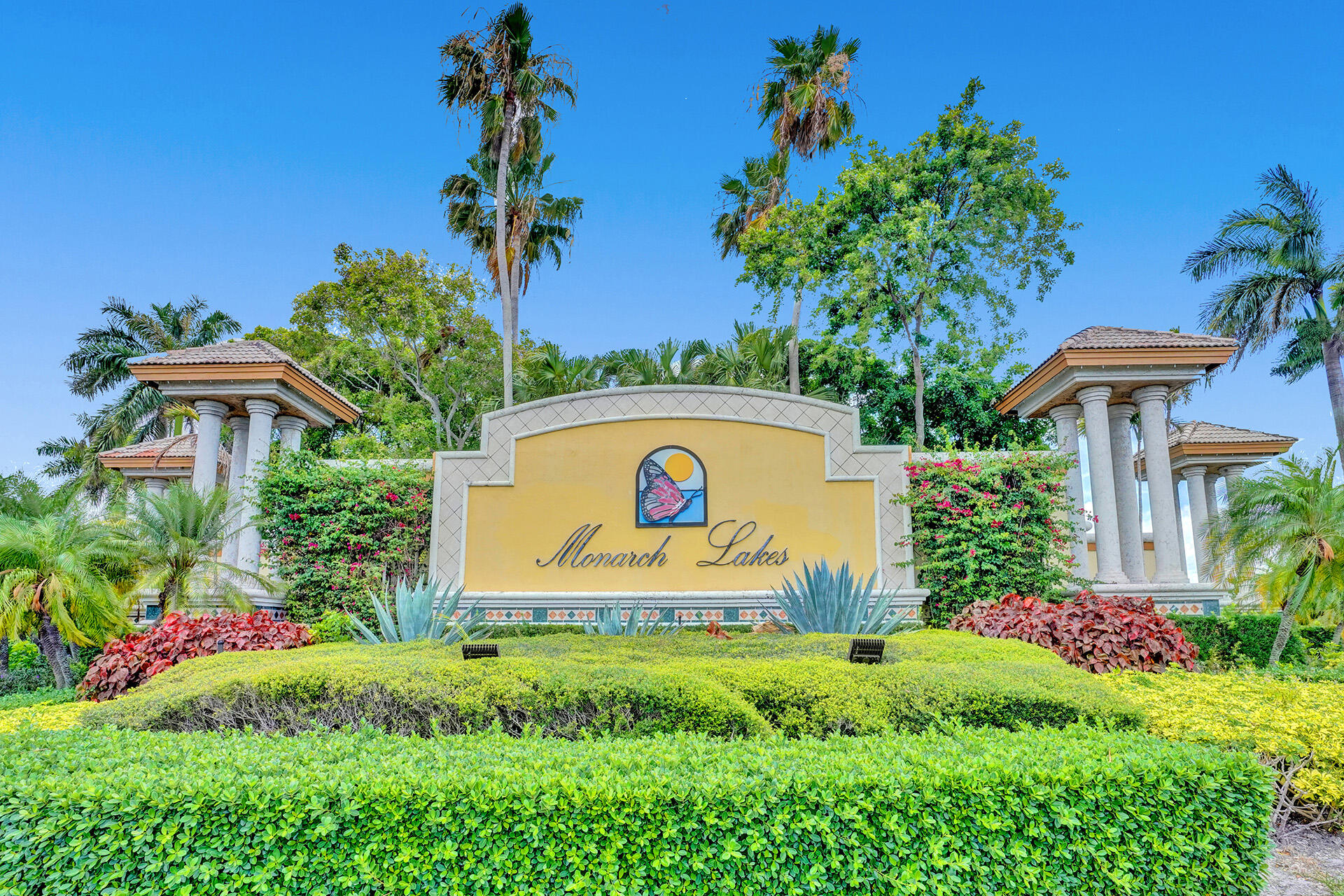 POD 10 AT MONARCH LAKES - Residential