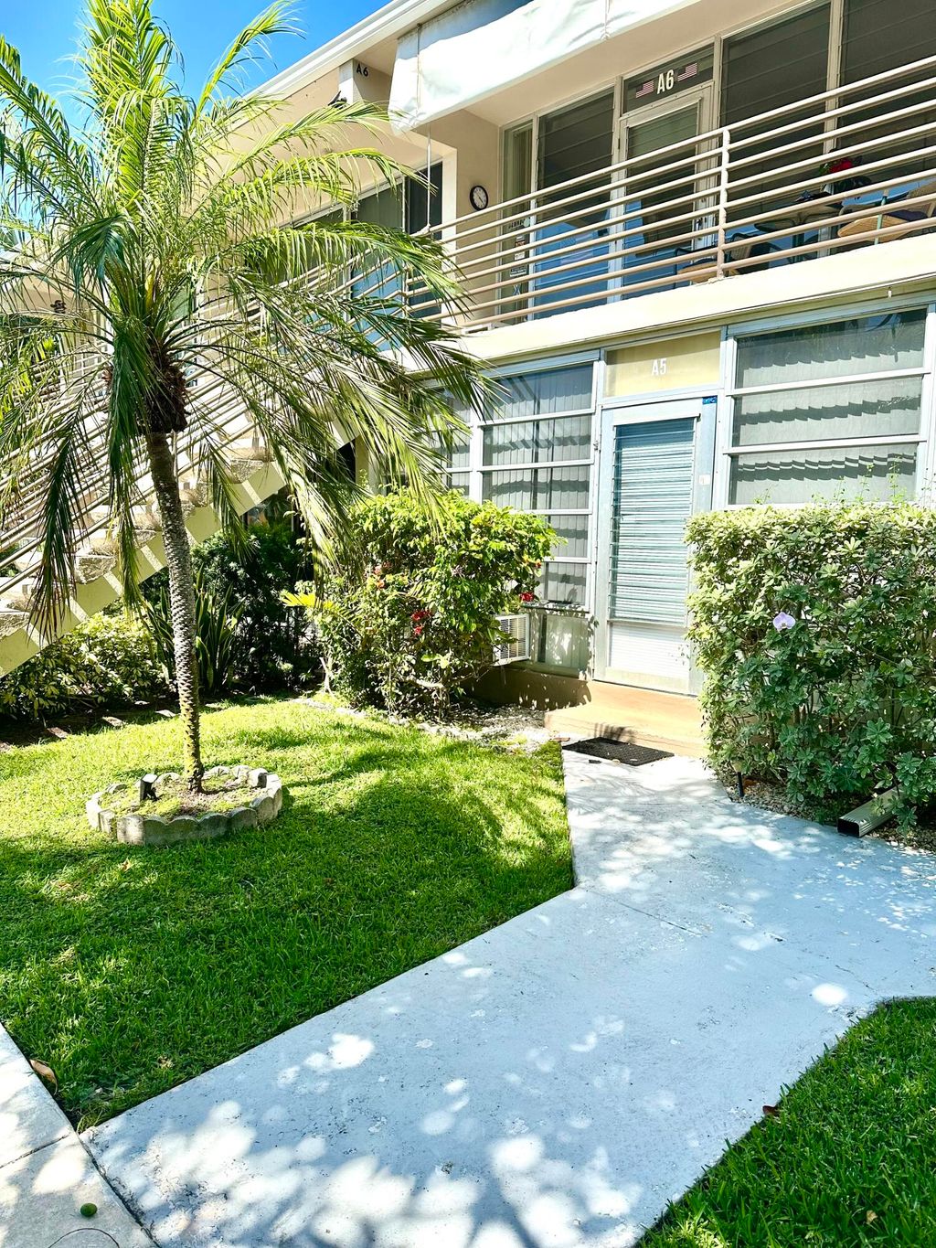Photo of 901 N Birch Road #A5, Fort Lauderdale, FL 33304 (MLS # B26024115)