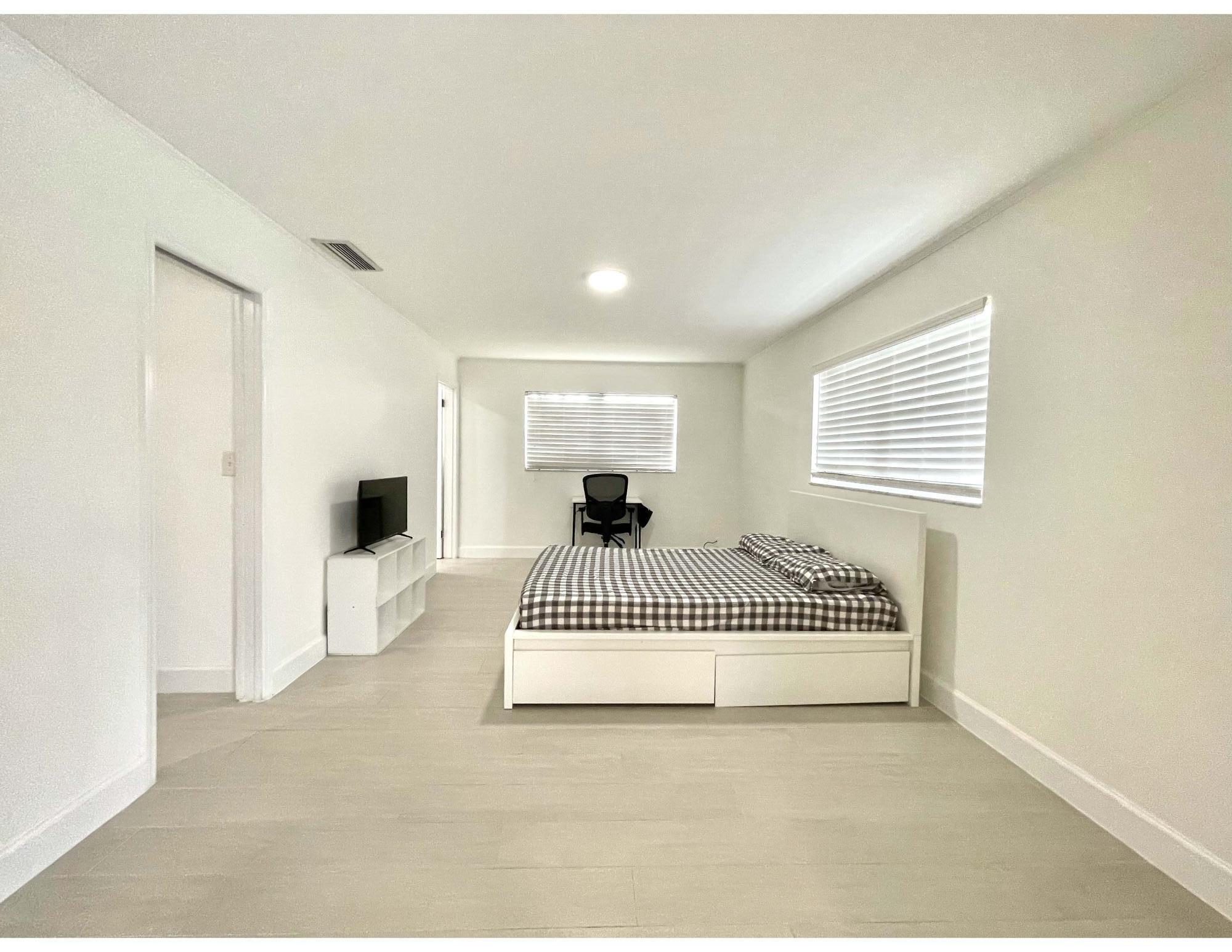 WATERWAY ESTATES GOLF PARK - Residential Lease