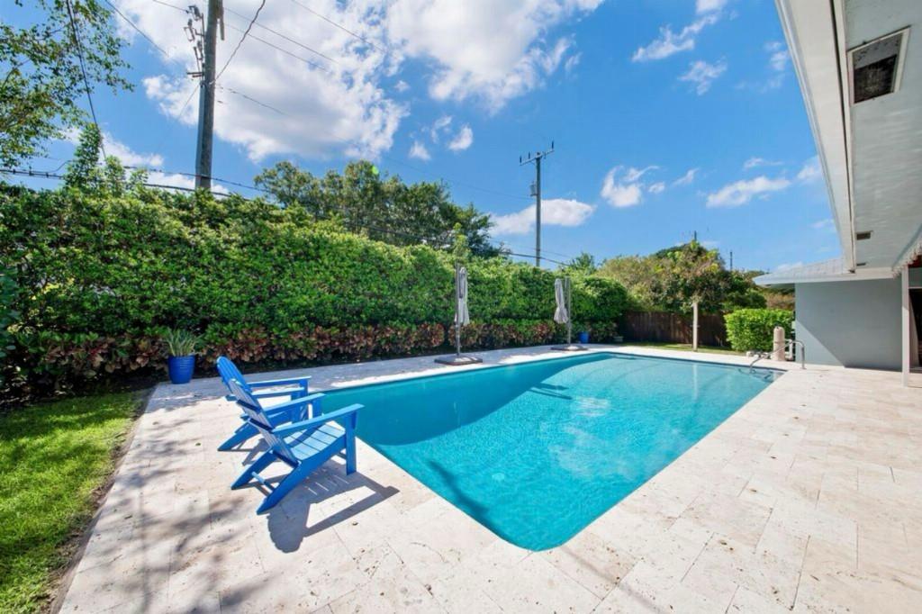 1298 NW 4th St