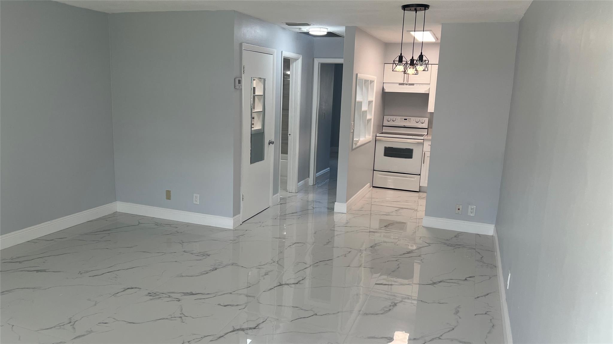 Newly renovated 1 bedroom apartment in Triplex.  Brand new white kitchen with quartz countertops, fully updated bathrooms, porcelian tile throughout and freshly painted.  Ceiling fan in bedroom.  Washer/dryer hook up in storage room for laundry inside unit, if desired. Close to 95. Lots of shopping and restaurants within walking distance.