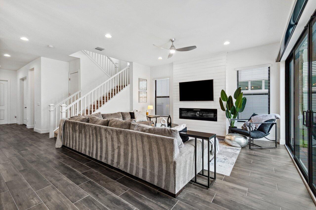 ALTON NEIGHBORHOOD - Residential