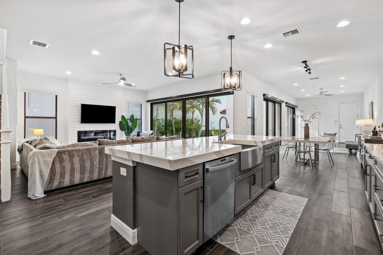 ALTON NEIGHBORHOOD - Residential