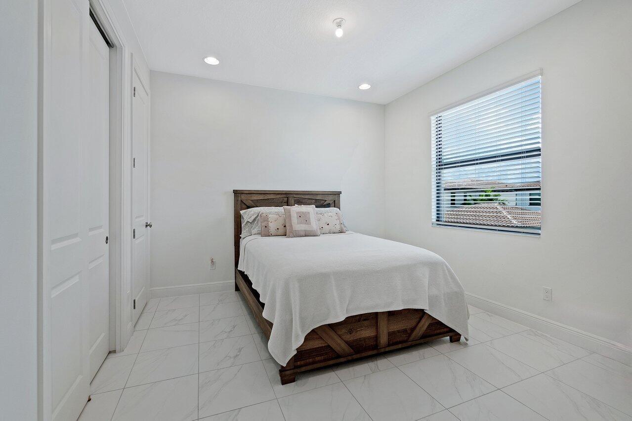 ALTON NEIGHBORHOOD - Residential