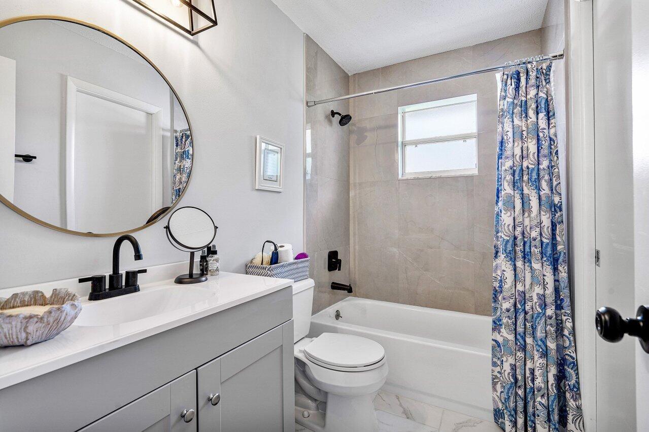 PALM BEACH LEISUREVILLE SEC 5 - Residential