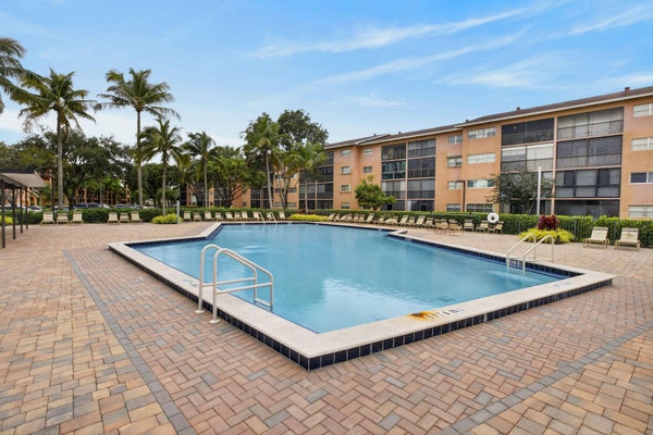 571 SW 141ST AVE APT 109N, PEMBROKE PINES, FL 33027 - Image 620b7c3dfc9c3fd838edd7dc88d75db9/3307244918