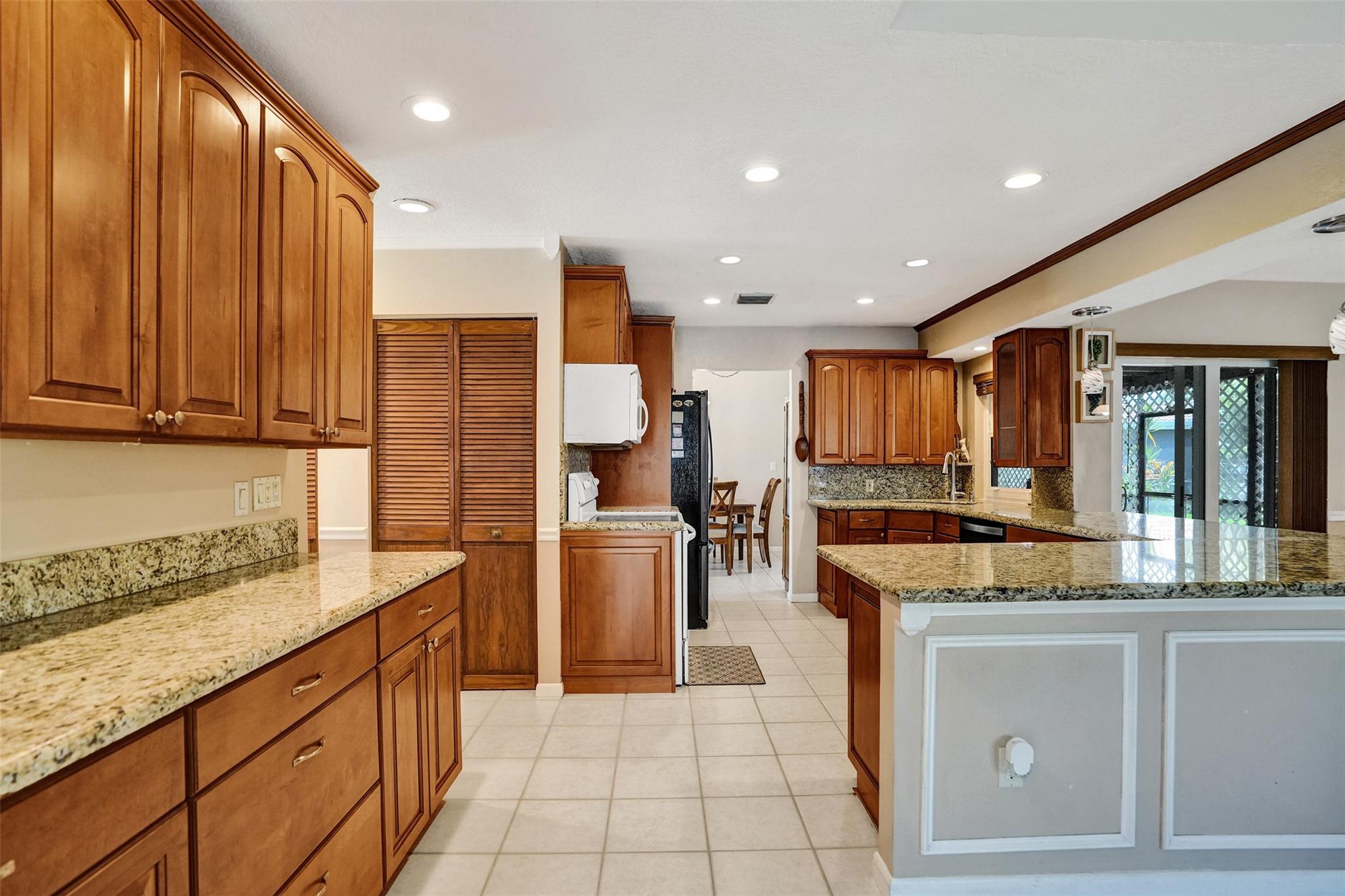 Sunflower Margate 82-38 B - Residential