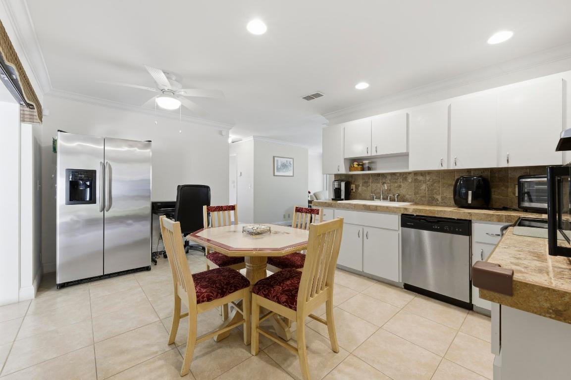 EASTRIDGE ESTATES - Residential Lease