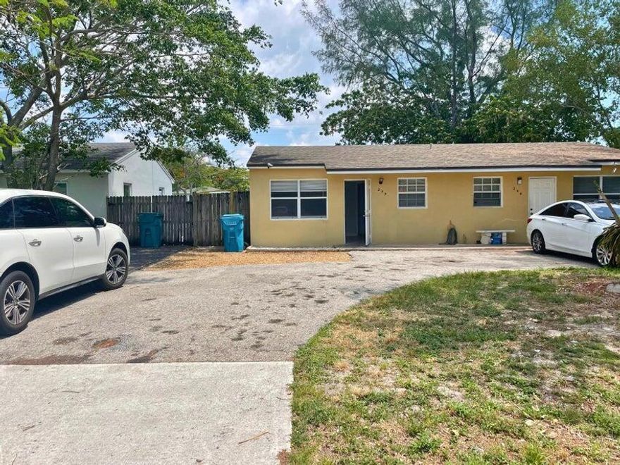 Cozy duplex for Rent in Boynton Beach We have a wonderful opportunity for you to rent a charming 1-bedroom,1-bathroom duplex in the heart of Boynton Beach! This fantastic unit features a living/dining area, perfect for relaxing and entertaining, as well as a large fenced-in backyard, perfect for outdoor enjoyment. The property also includes driveway parking for two cars, providing ample space for your vehicles. Rent: $1,400 per month Security. Requirements: Minimum credit score of 580. Proof of income must be at least three times the monthly rent. One dog under 25 pounds is welcome, so bring your furry friend along! This cozy duplex is a rare find in Boynton Beach. Don't miss out on this amazing opportunity!