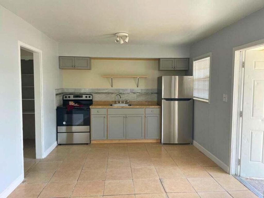 Photo of 243 SE 24th Avenue #A, Boynton Beach, FL 33435 (MLS # B26010988)