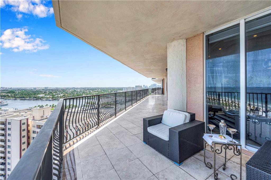 JACKSON TOWER LAS OLAS - Residential