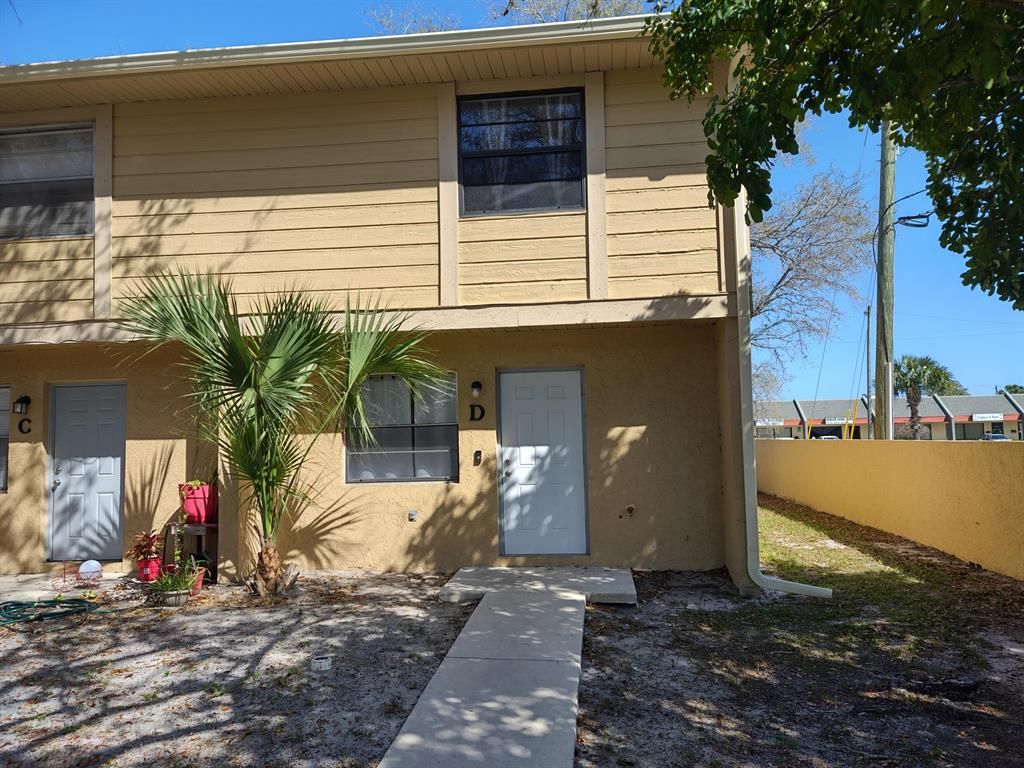 Photo of 2019 Oleander Boulevard #Apt D, Fort Pierce, FL 34950 (MLS # R10696474)