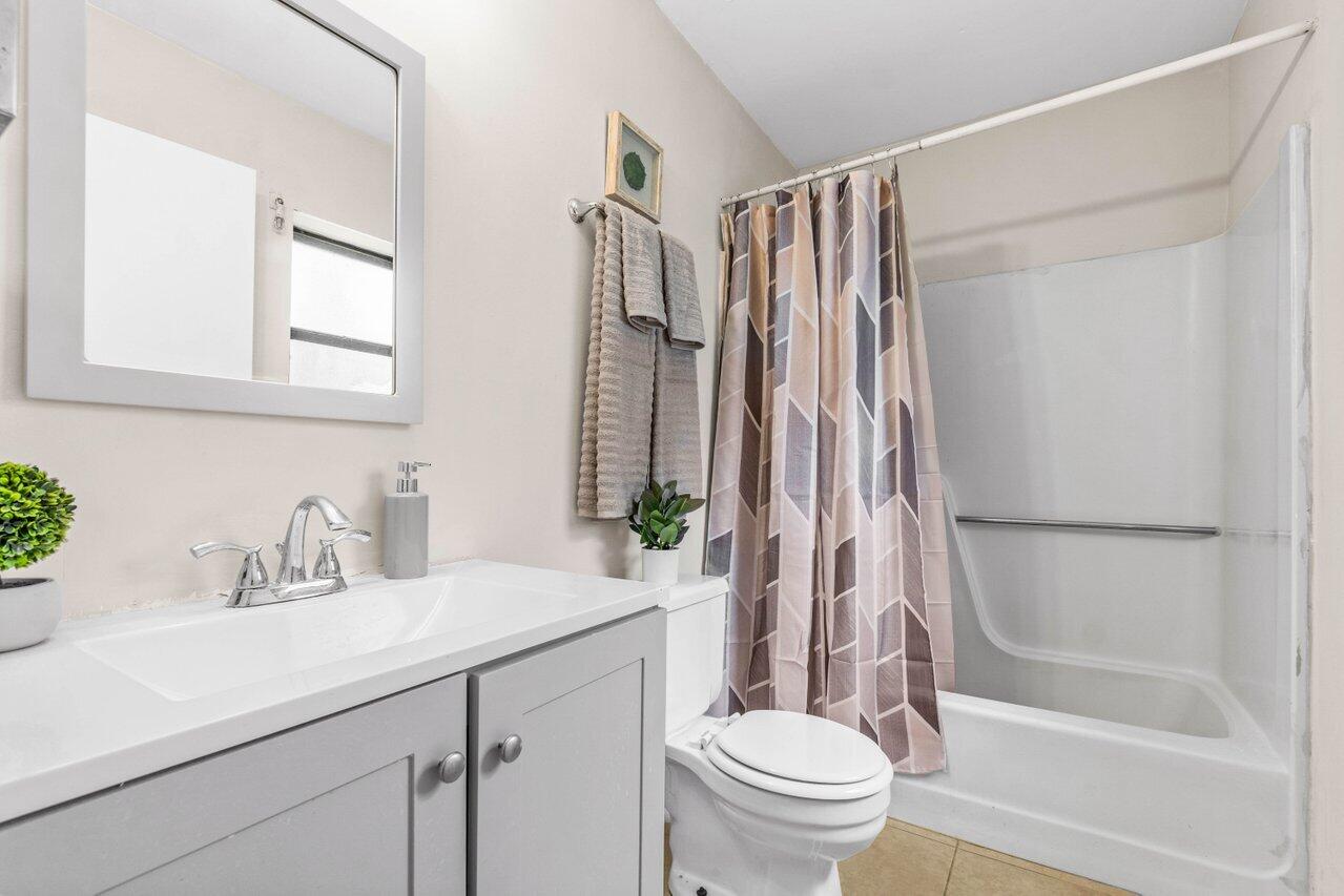 CROSSINGS OF BOYNTON BEACH CONDO - Residential Lease