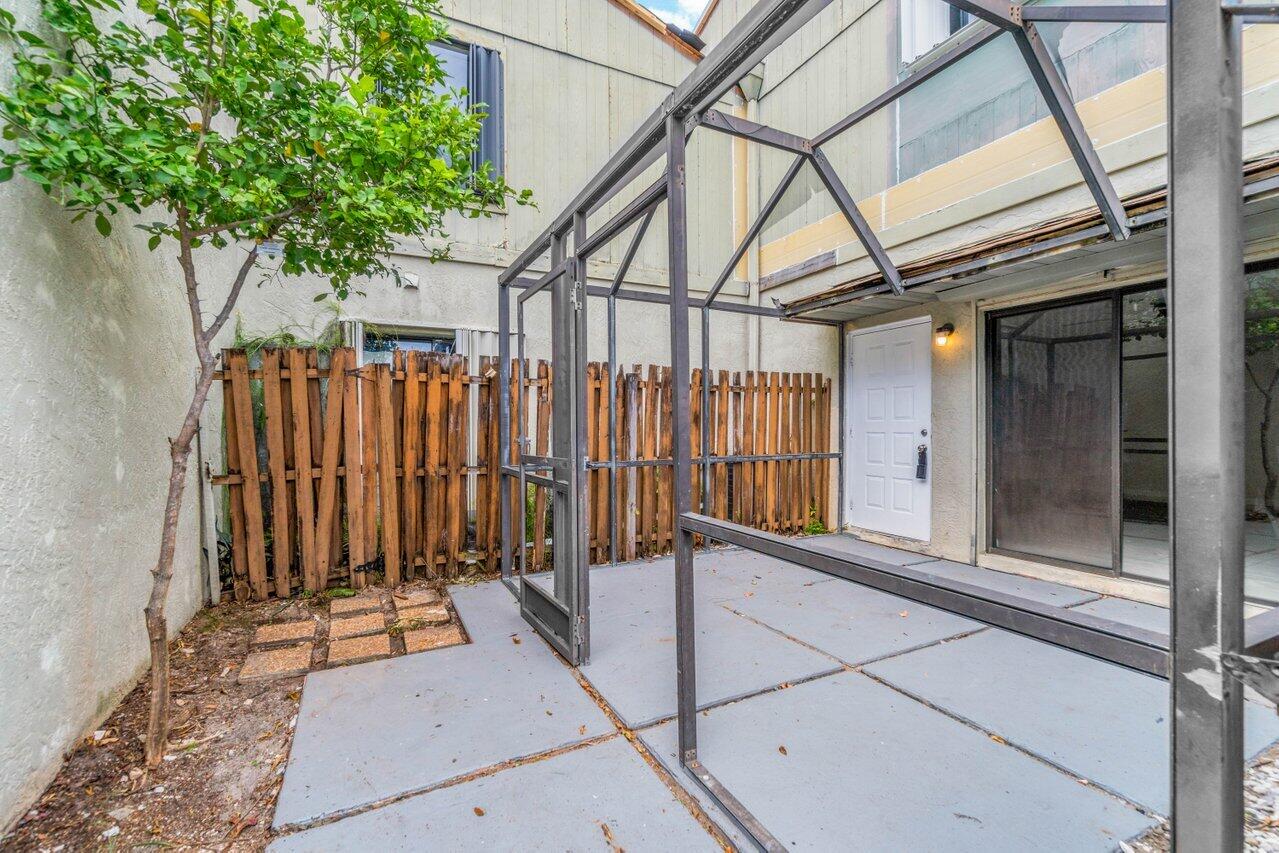 CROSSINGS OF BOYNTON BEACH CONDO - Residential Lease