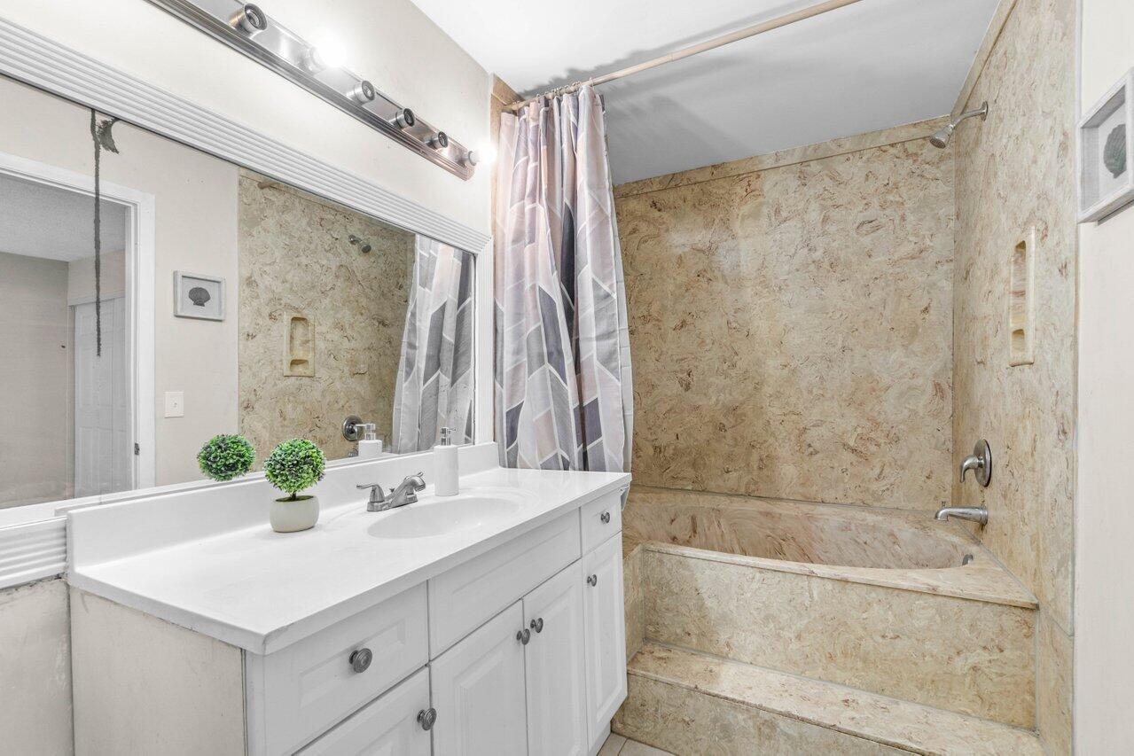 CROSSINGS OF BOYNTON BEACH CONDO - Residential Lease