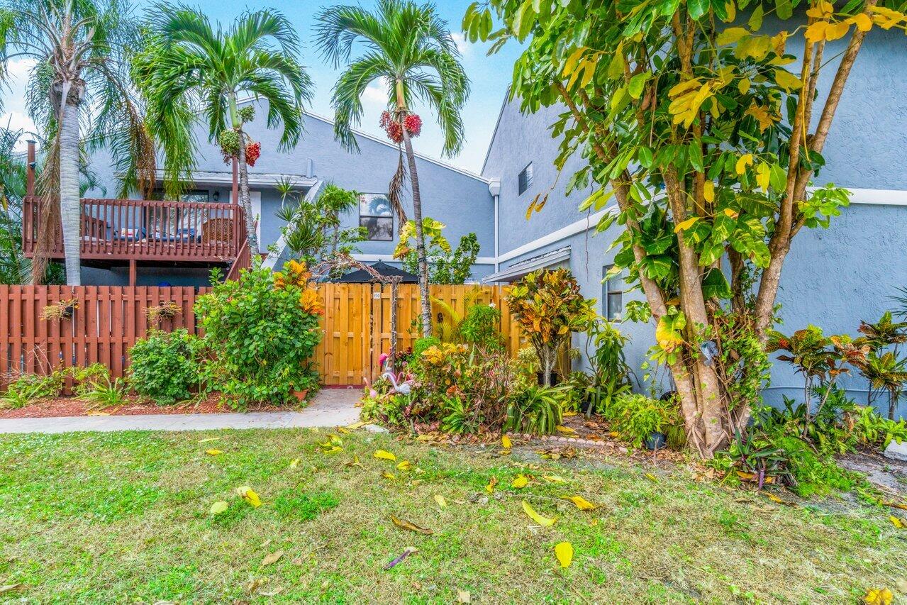 CROSSINGS OF BOYNTON BEACH CONDO - Residential Lease