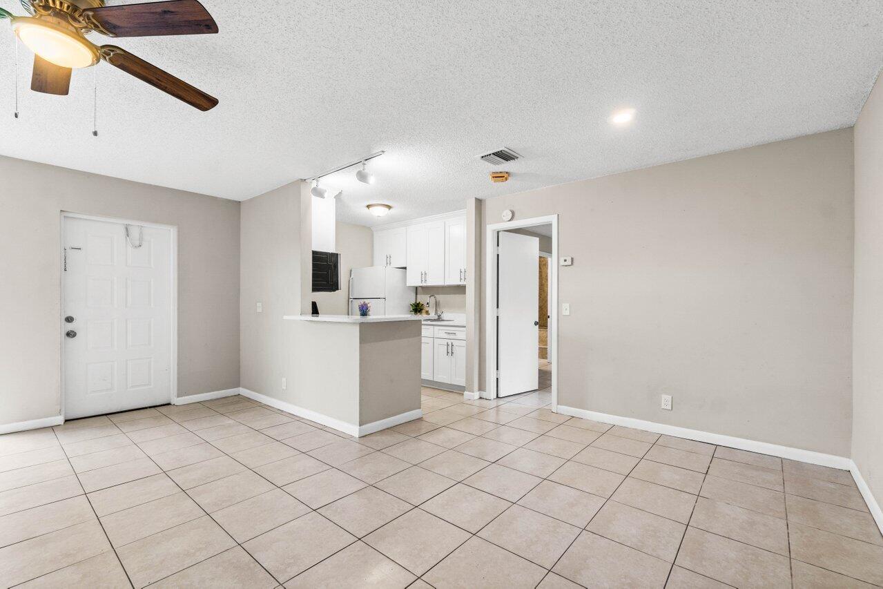 CROSSINGS OF BOYNTON BEACH CONDO - Residential Lease