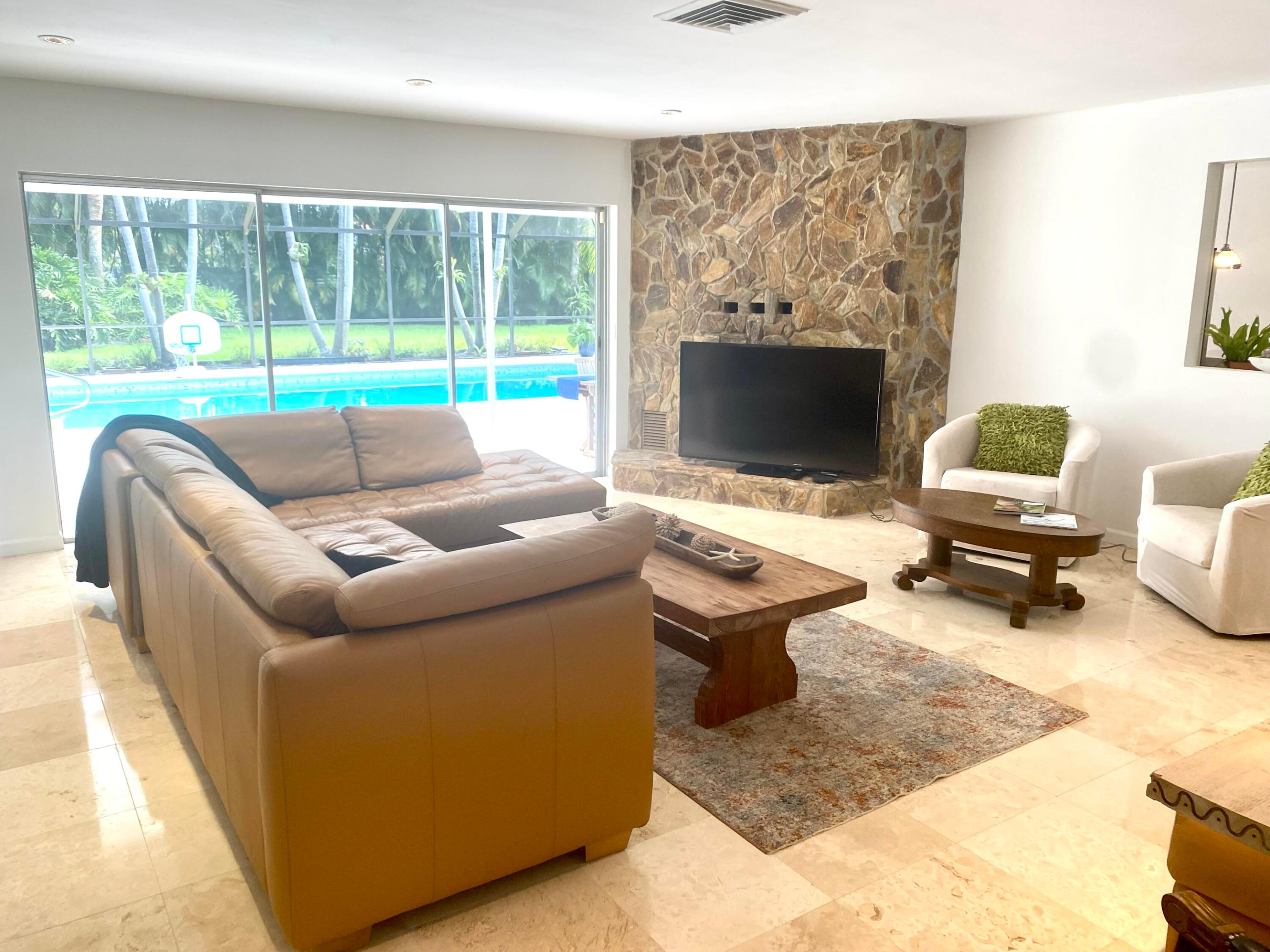 PALM BEACH FARMS CO 10 - Residential Lease