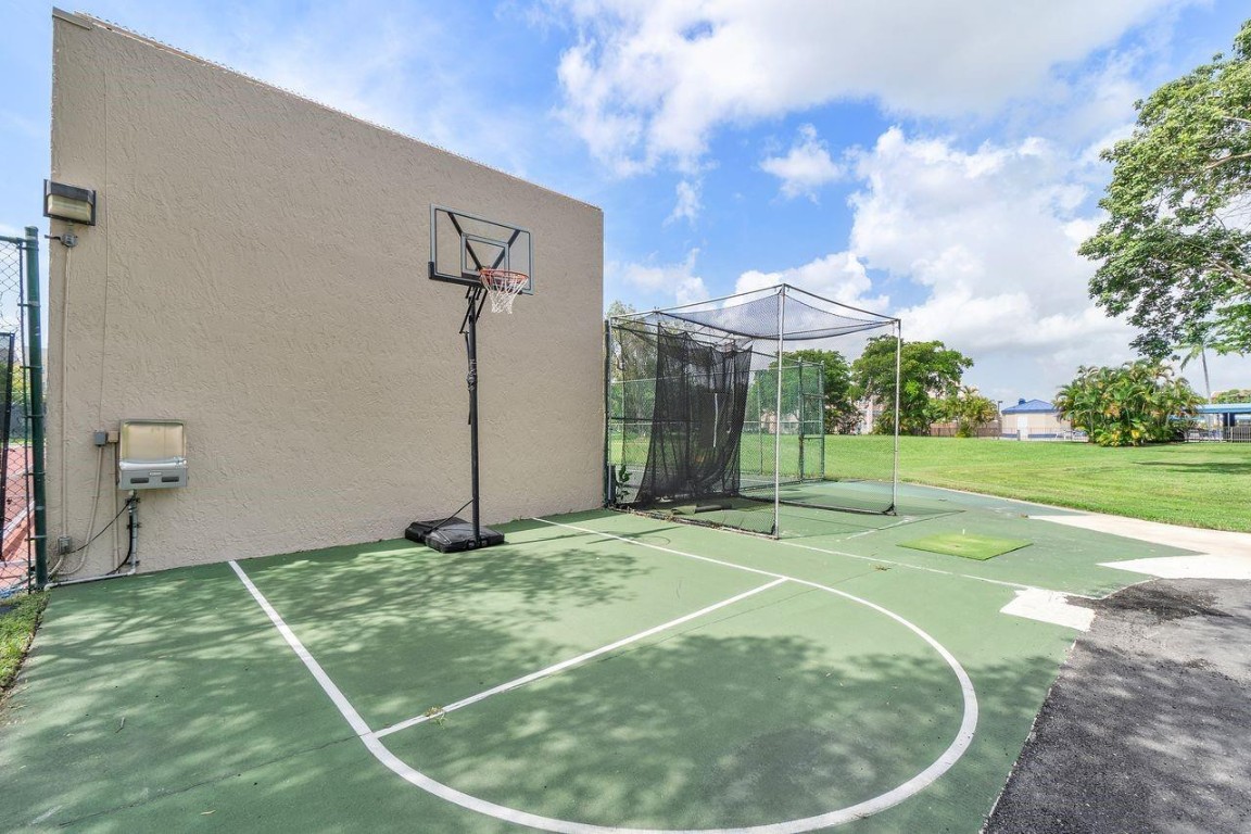 SUNRISE LAKES IV - Residential