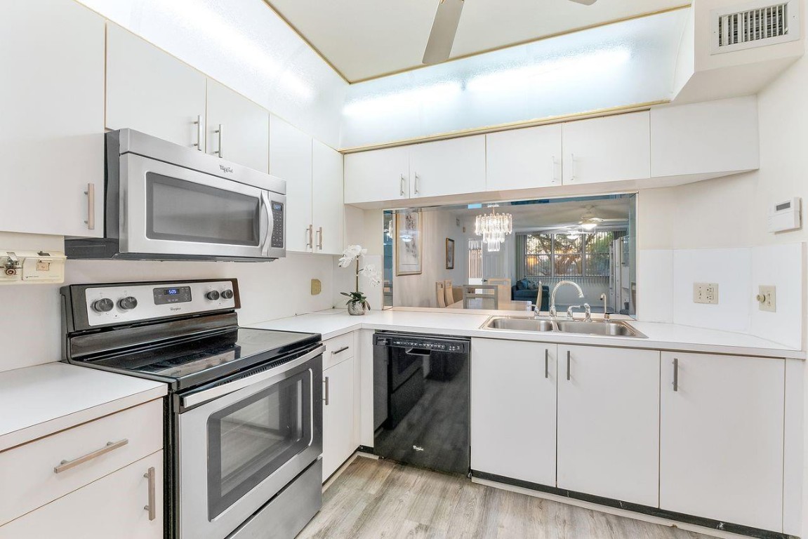 SUNRISE LAKES IV - Residential