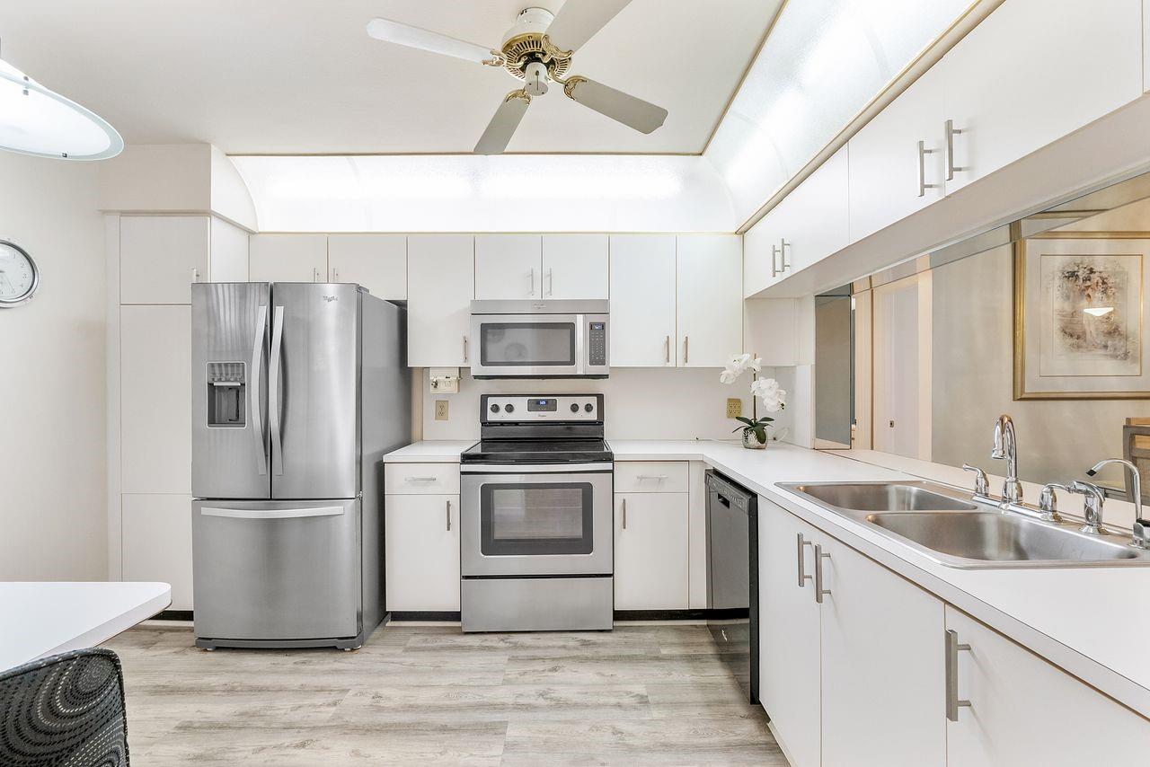 SUNRISE LAKES IV - Residential