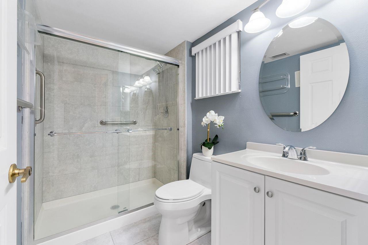 SUNRISE LAKES IV - Residential