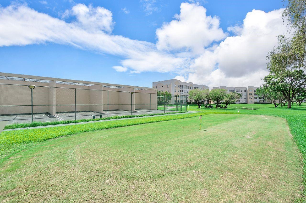 SUNRISE LAKES IV - Residential