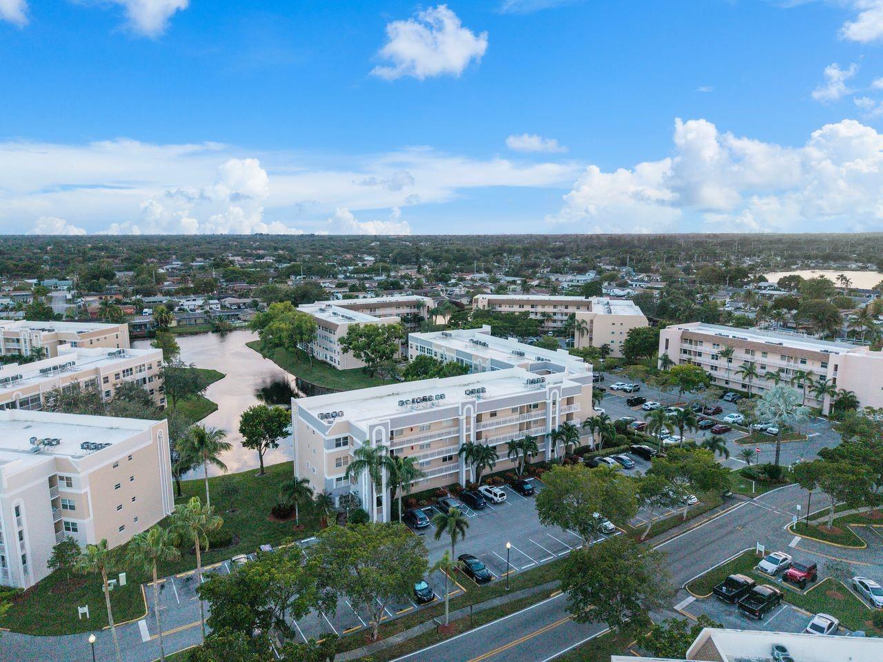 SUNRISE LAKES IV - Residential