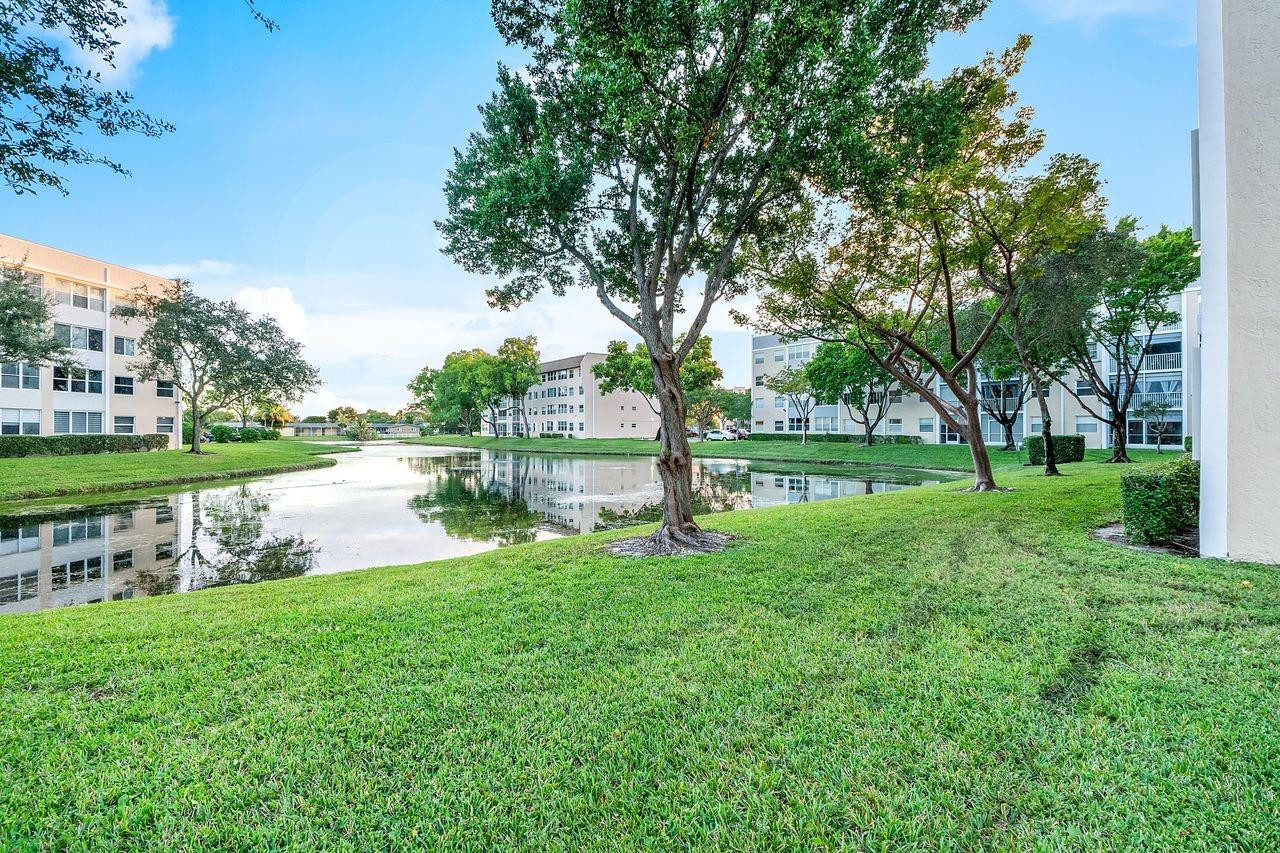 SUNRISE LAKES IV - Residential