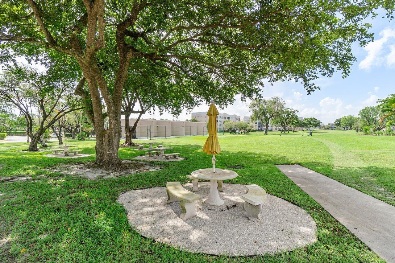 SUNRISE LAKES IV - Residential