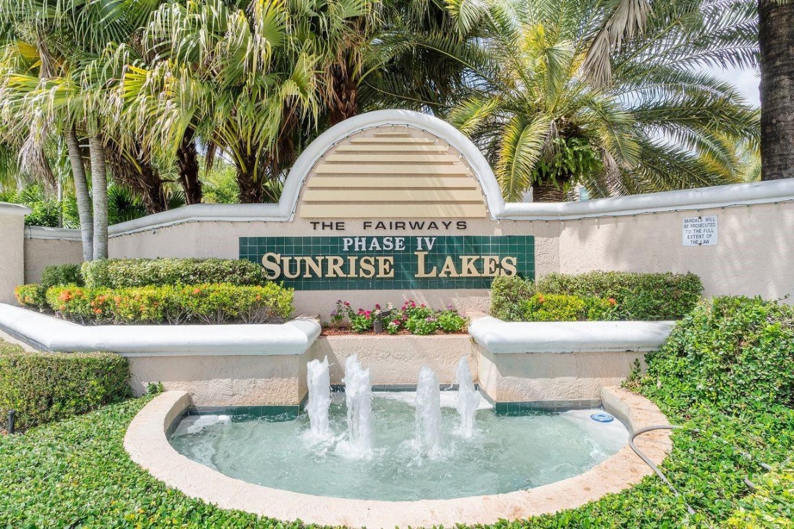SUNRISE LAKES IV - Residential