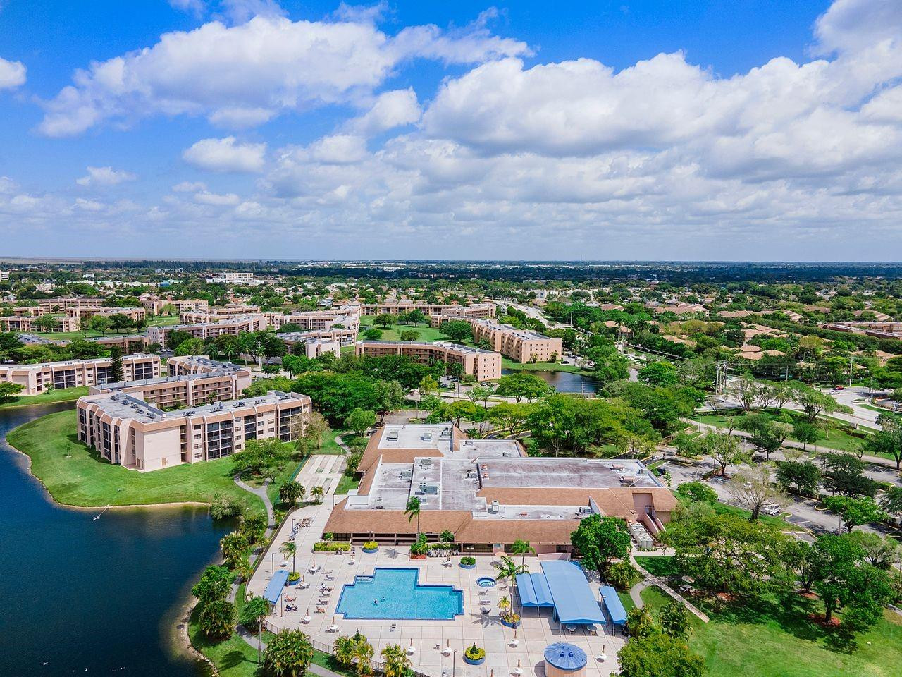 SUNRISE LAKES IV - Residential