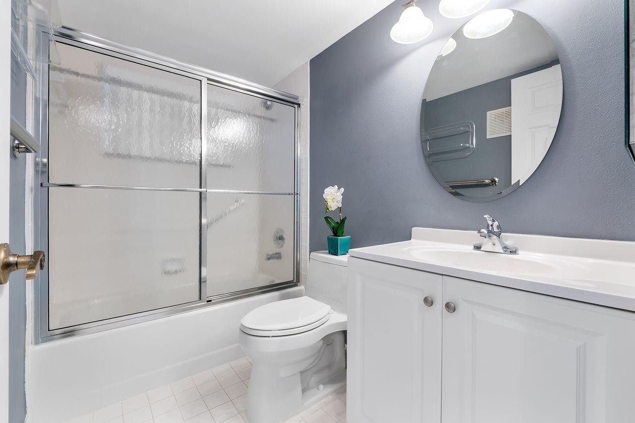 SUNRISE LAKES IV - Residential