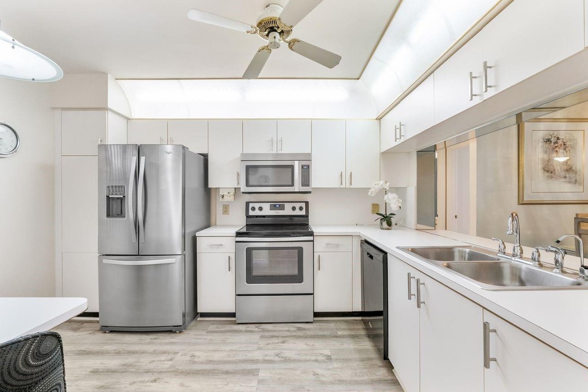 SUNRISE LAKES IV - Residential