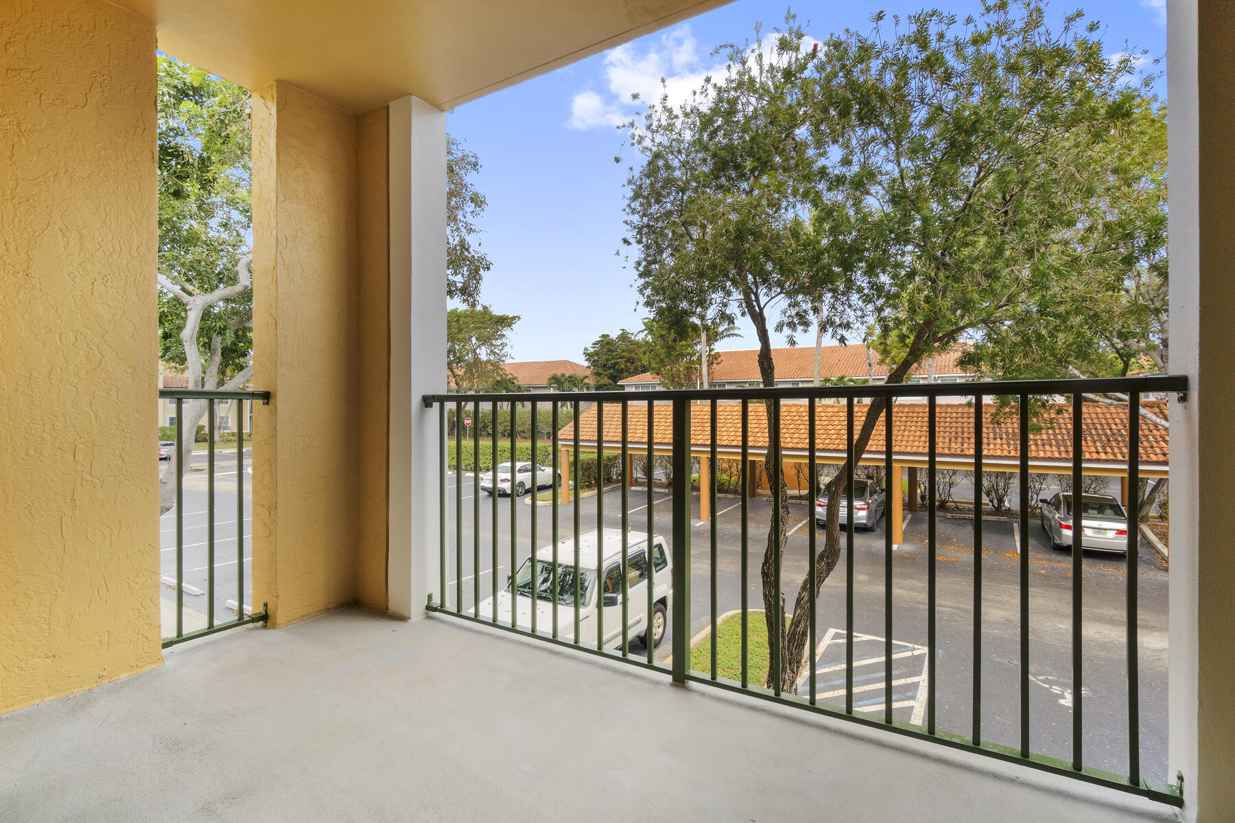 YACHT CLUB ON THE INTRACO - Residential Lease