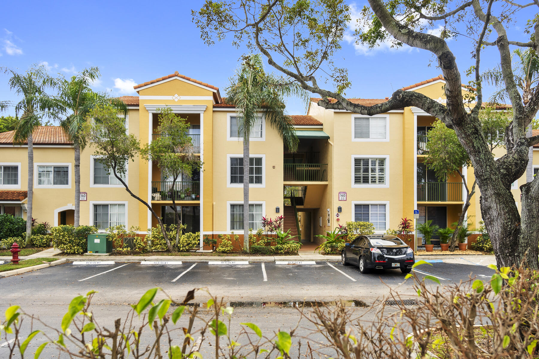 YACHT CLUB ON THE INTRACO - Residential Lease