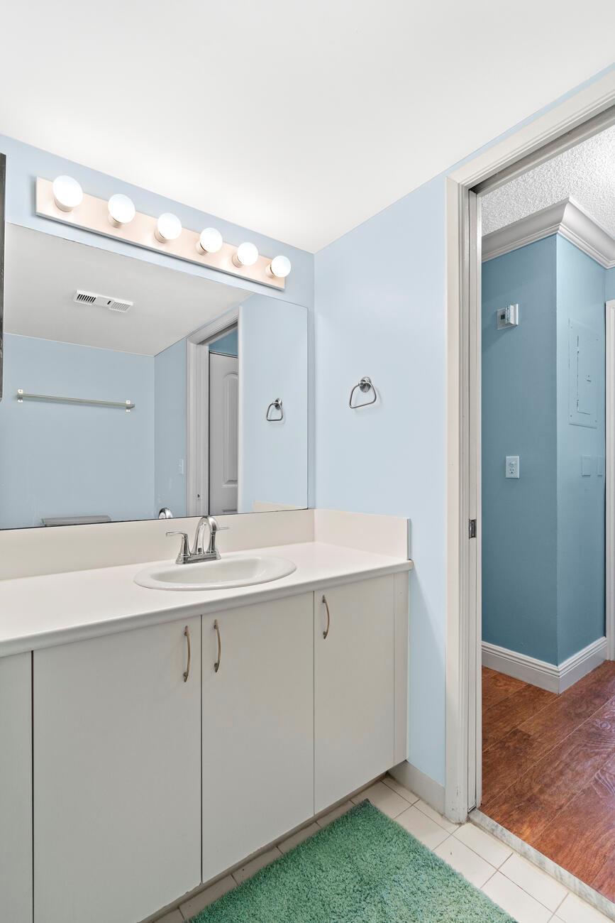 YACHT CLUB ON THE INTRACO - Residential Lease