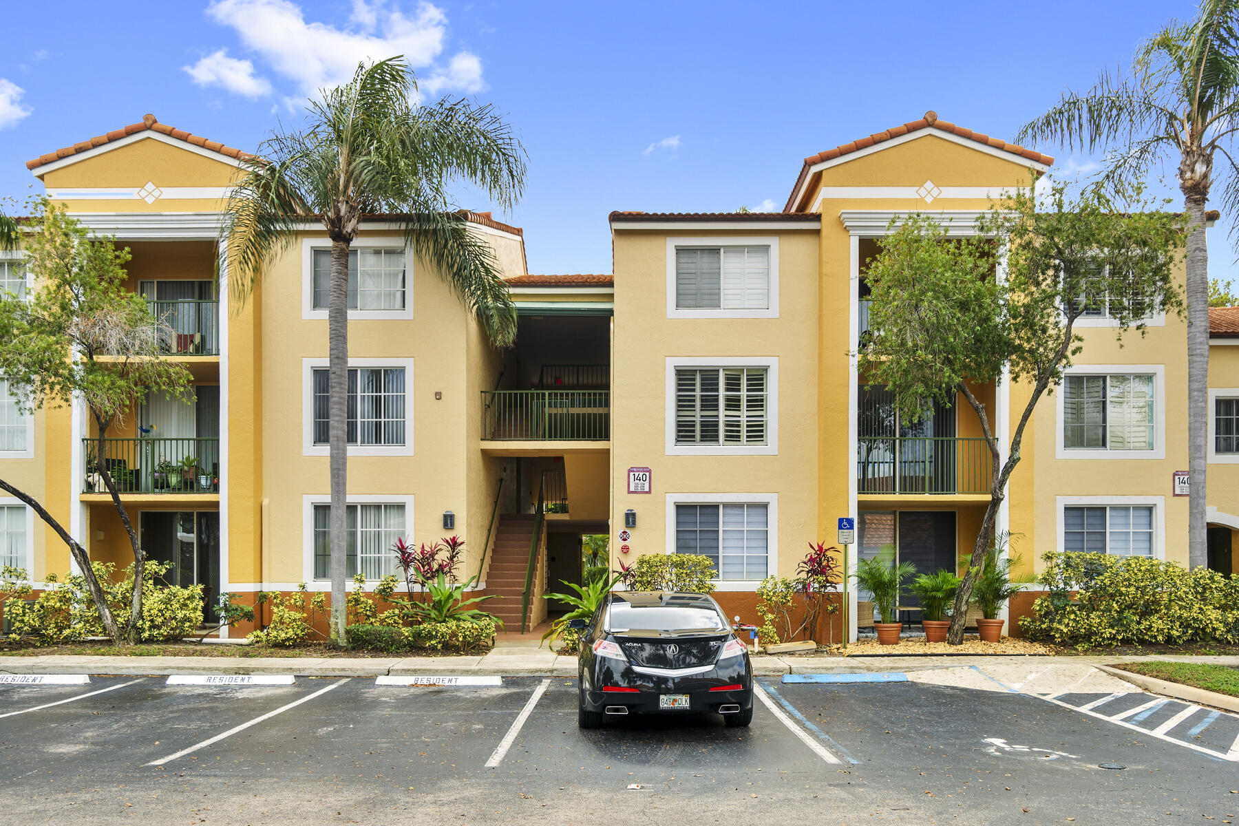 YACHT CLUB ON THE INTRACO - Residential Lease