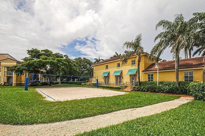 YACHT CLUB ON THE INTRACO - Residential Lease