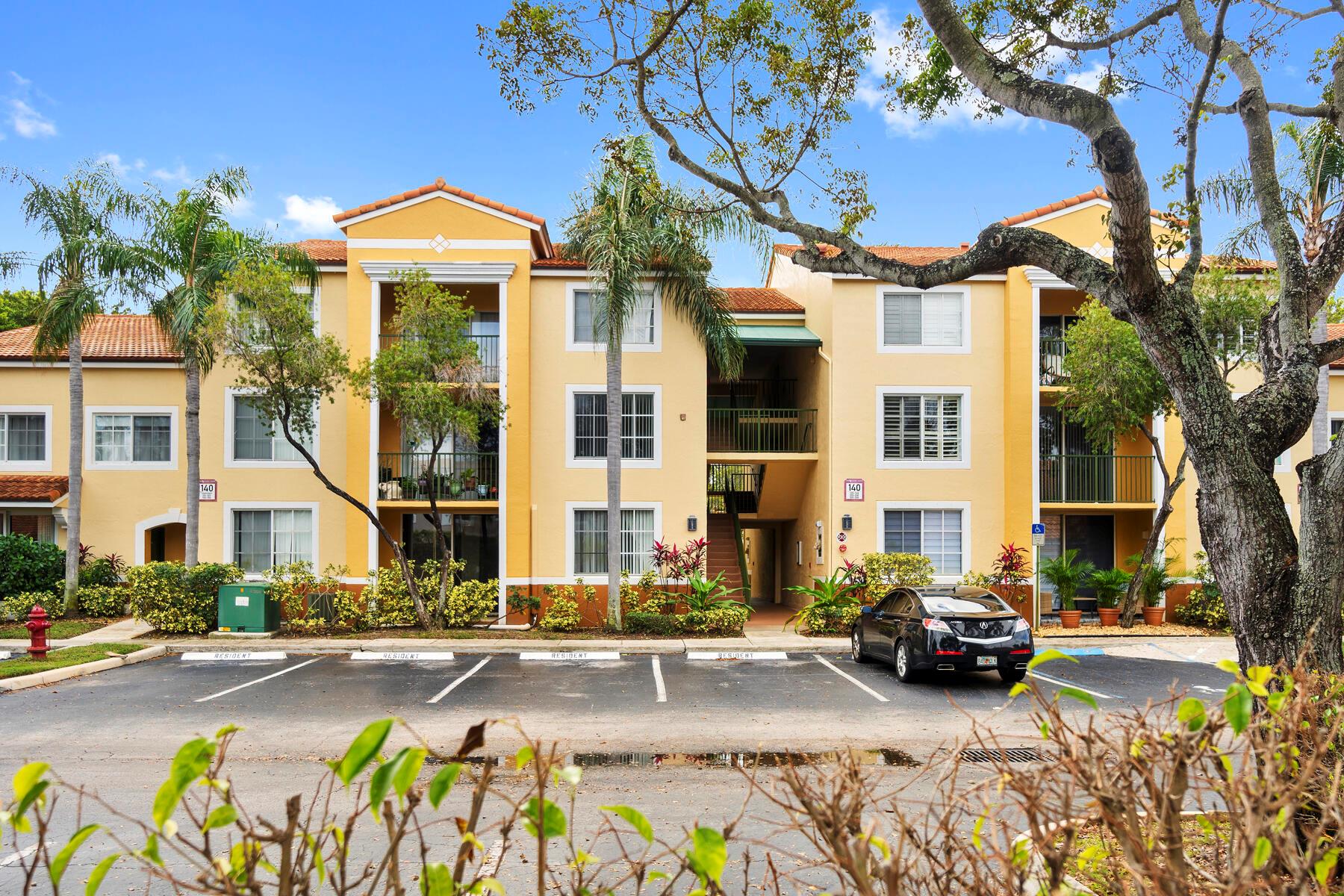 YACHT CLUB ON THE INTRACO - Residential Lease