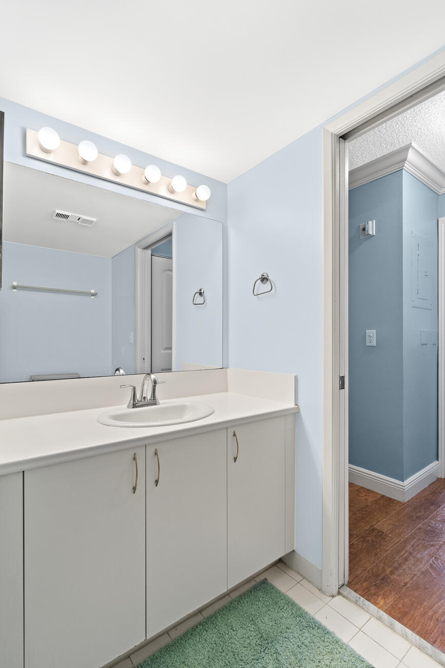 YACHT CLUB ON THE INTRACO - Residential Lease