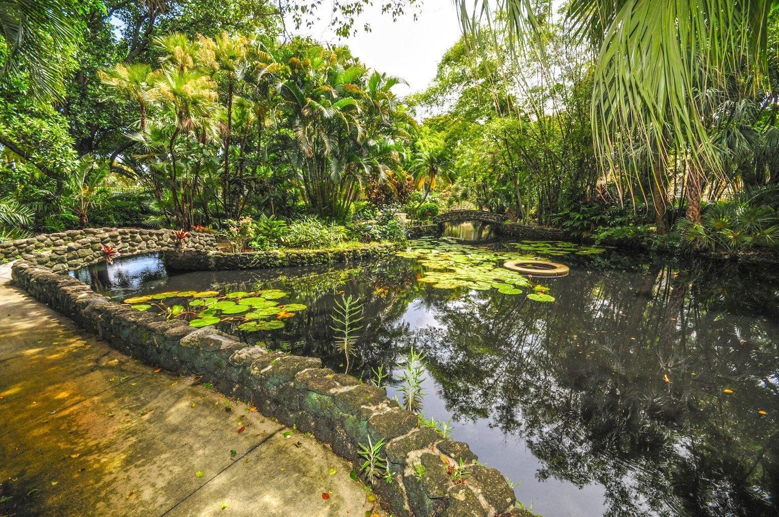 YACHT CLUB ON THE INTRACO - Residential Lease