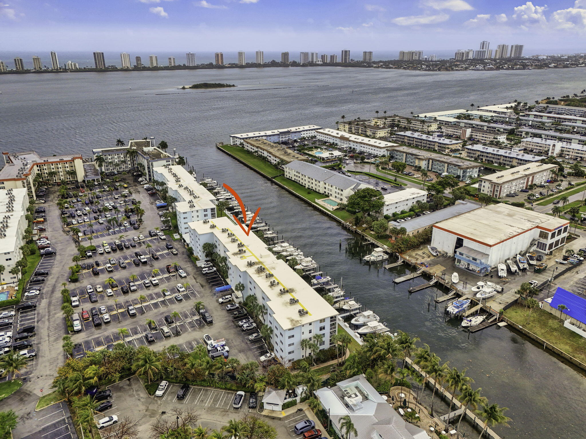 108 Paradise Harbour Boulevard 305