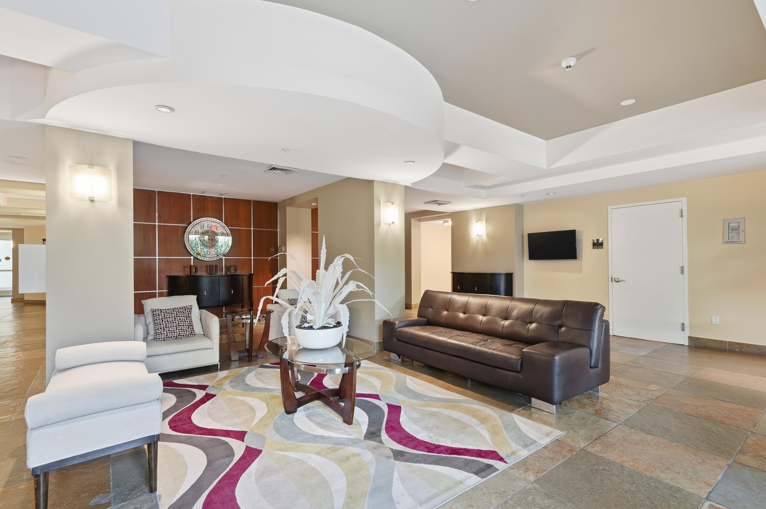 DUO CONDOMINIUM EAST - Residential