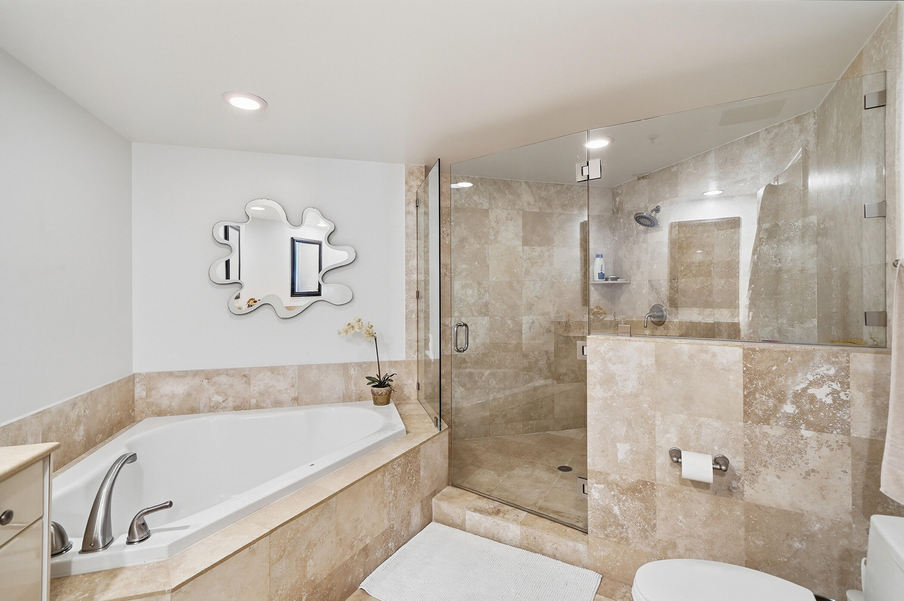 DUO CONDOMINIUM EAST - Residential