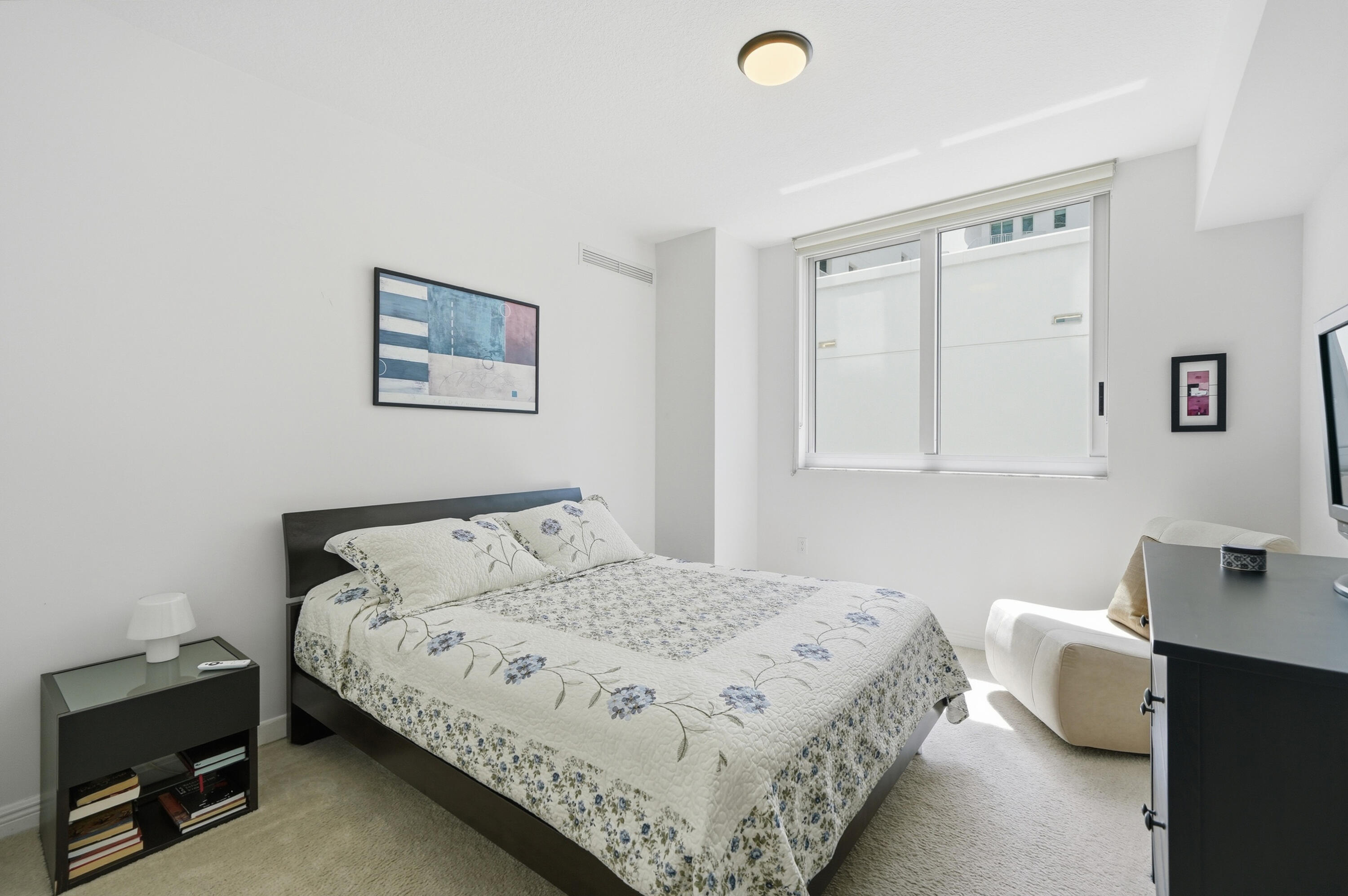 DUO CONDOMINIUM EAST - Residential
